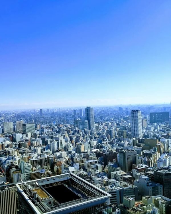 High-floor view over the city skyline