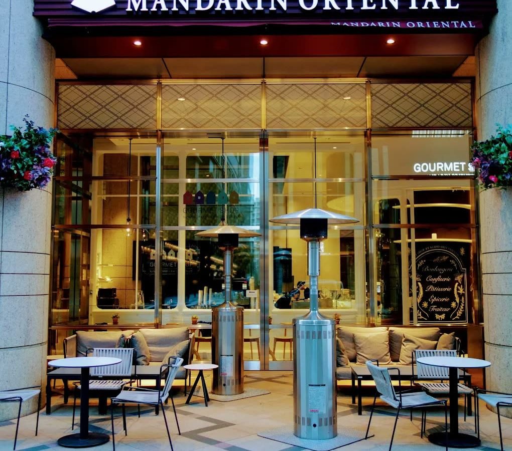 Patisserie and cafe entrance off the hotel lobby