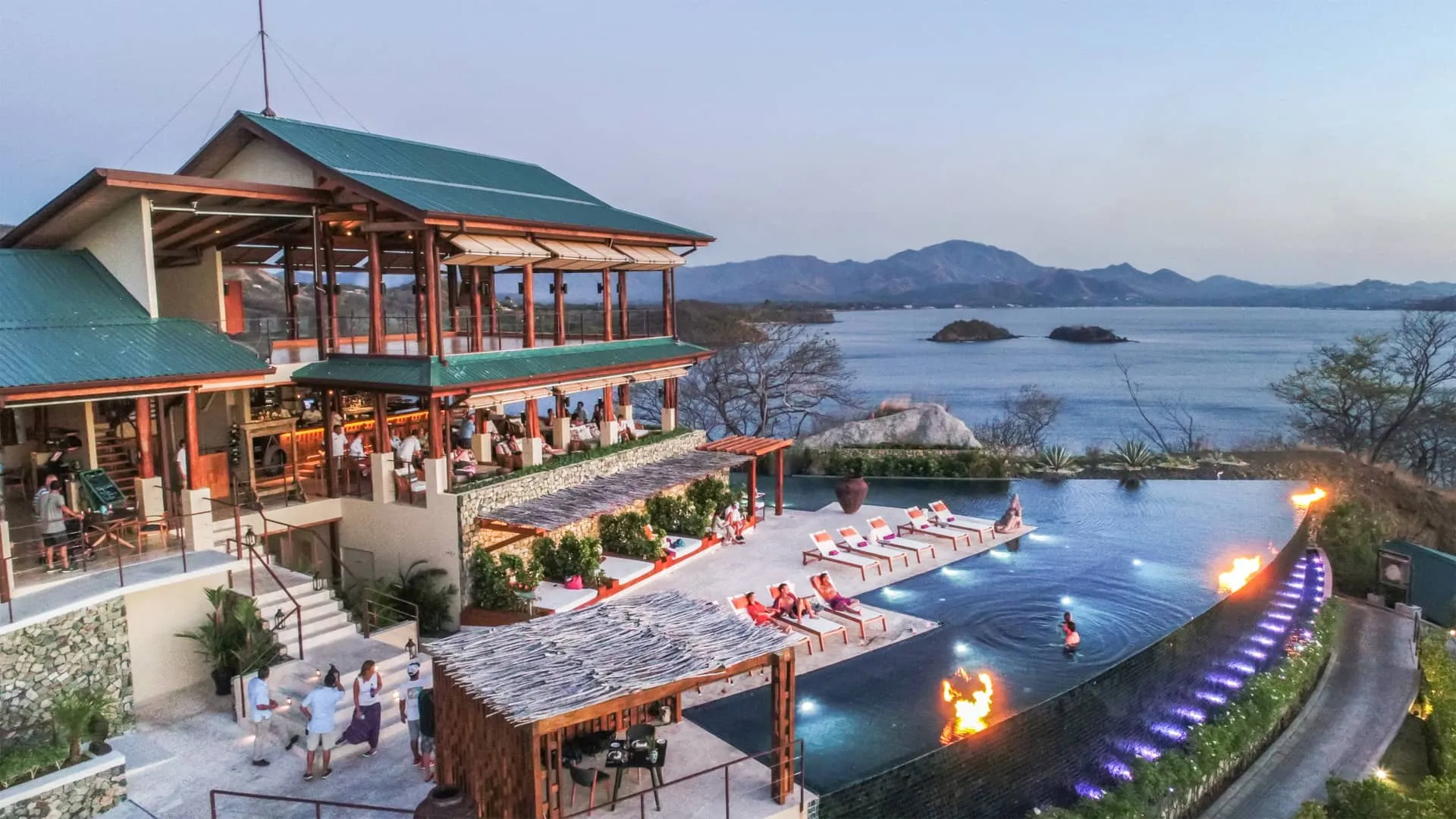 Infinity pool overlooking the Pacific Ocean at Casa Chameleon Hotel Las Catalinas Costa Rica
