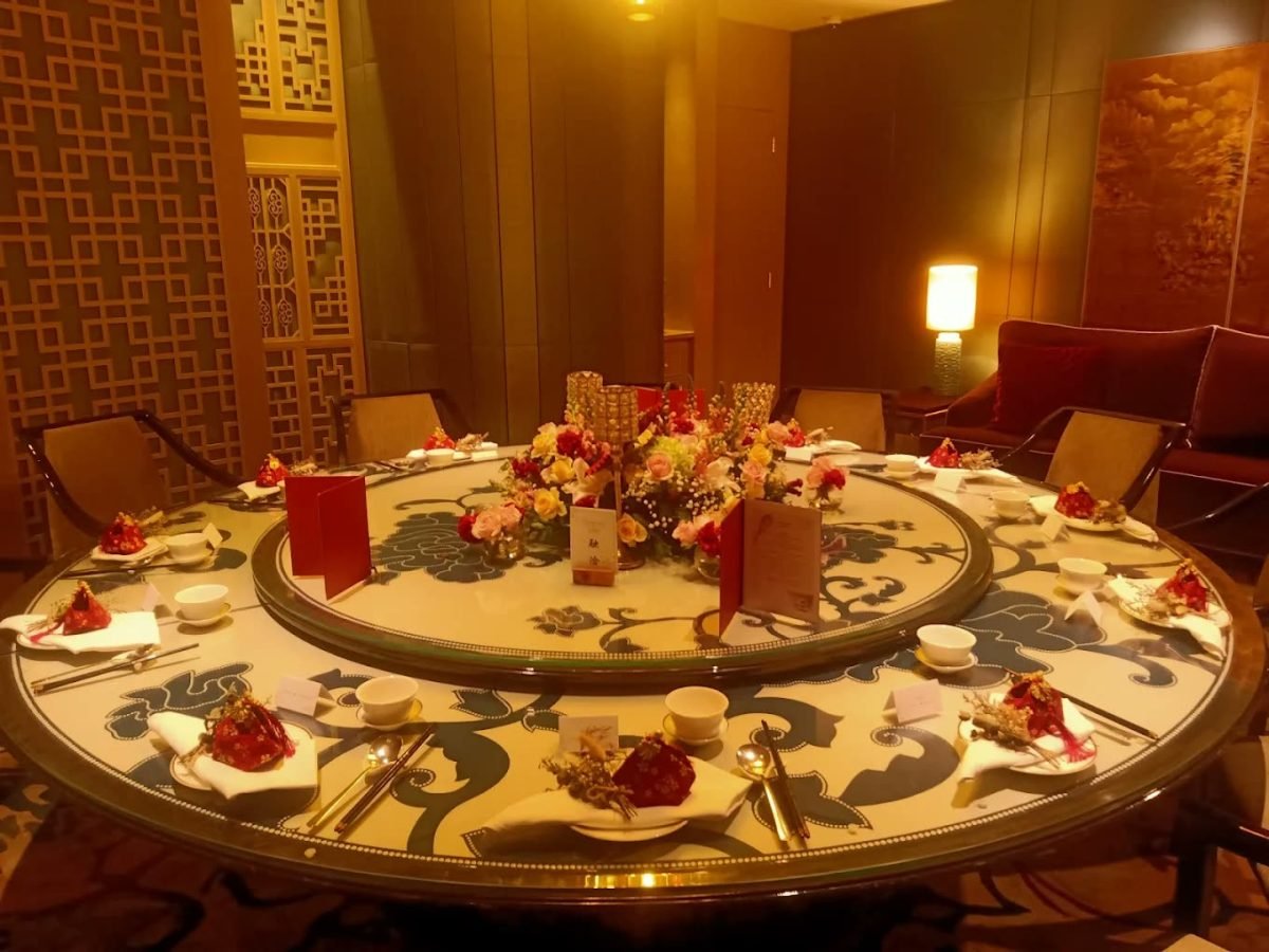 Round banquet table in a private dining room at Mandarin Oriental Jakarta