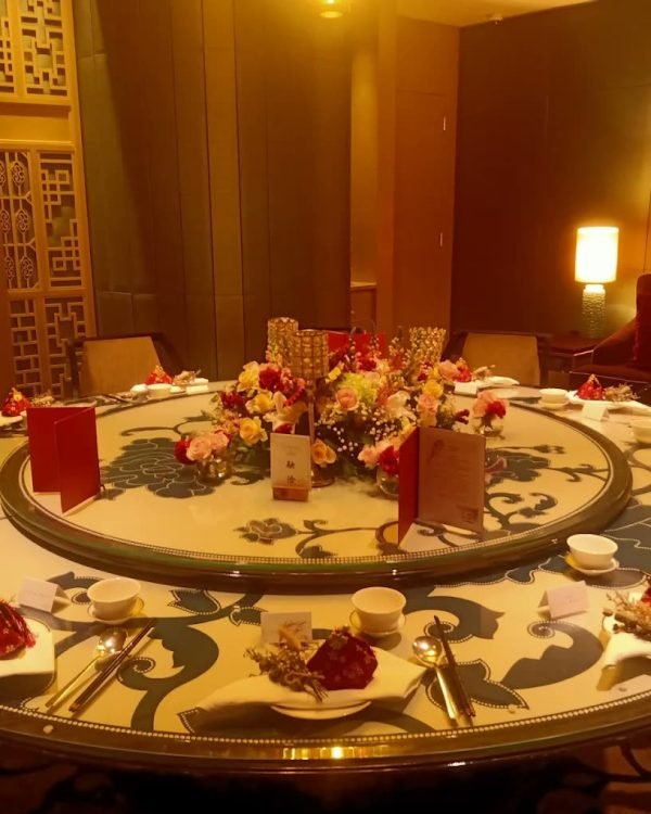 Round banquet table in a private dining room at Mandarin Oriental Jakarta